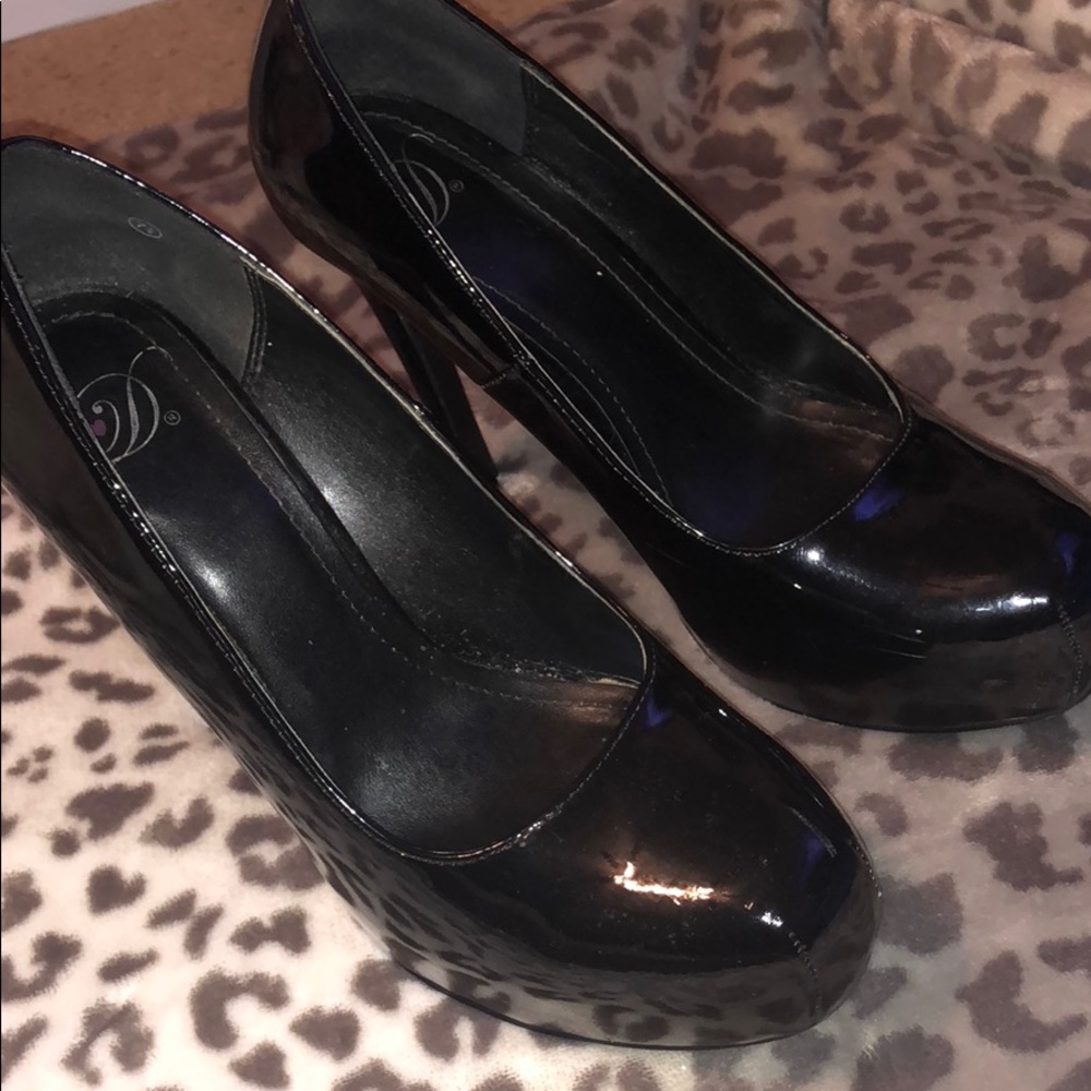 ⛄️Black Patent Leather Heels